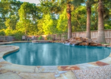 Traditional-Swimming-pool-with-fountain